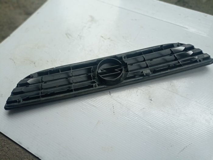 Решетка радиатора Opel Zafira A, 1999 - 2005  Опель Зафира А, 90580685