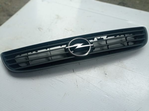 Решетка радиатора Opel Zafira A, 1999 - 2005  Опель Зафира А, 90580685