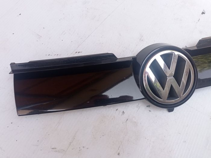 Решётка радиатора Volkswagen Lupo 3L, 6E0853651