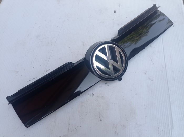 Решётка радиатора Volkswagen Lupo 3L, 6E0853651