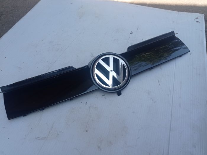 Решётка радиатора Volkswagen Lupo 3L, 6E0853651
